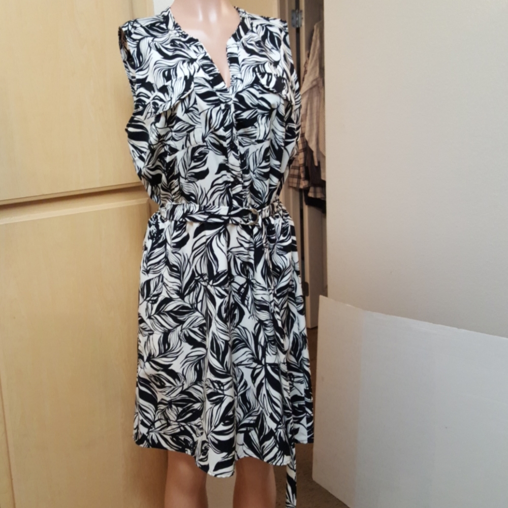 Black & White Dress w/Belt..#(160)